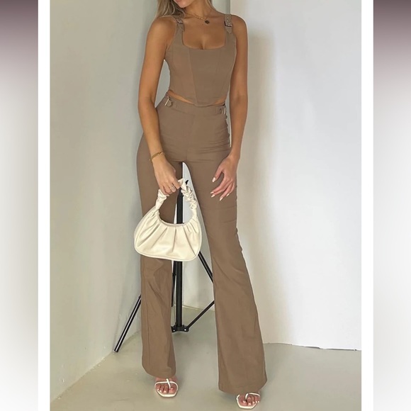 White Fox Boutique Pants - NWT White fox boutique Satisfy Me Pants with buckle waist Mocha